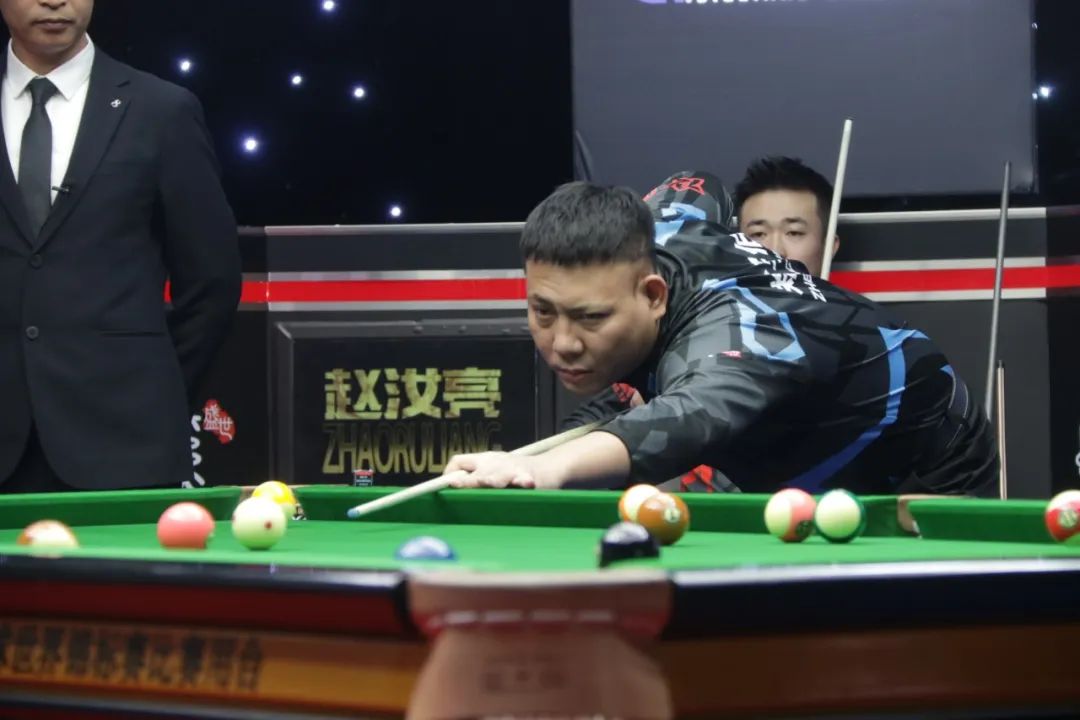 位居次席 位居次席