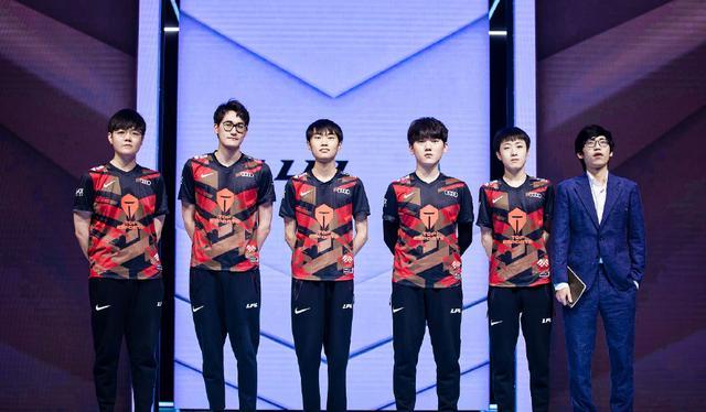 素质的同时 素质的同时