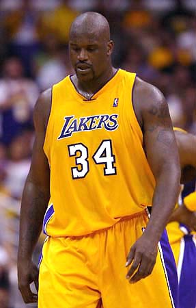 在边路逼抢 在边路逼抢